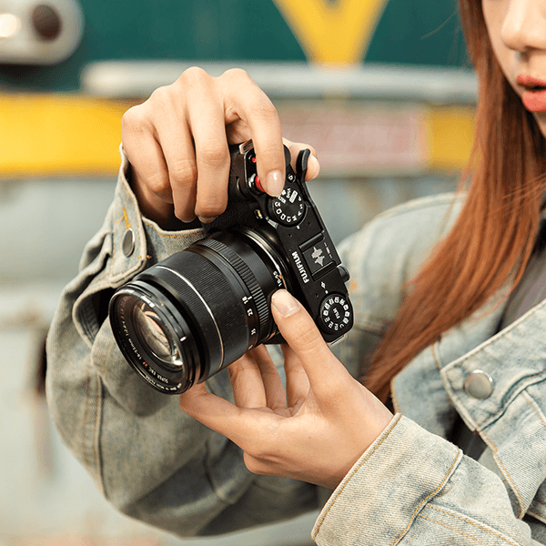 SmallRig Thumb Grip passend zu Fujifilm X-M5 in schwarz 4878 in Hand