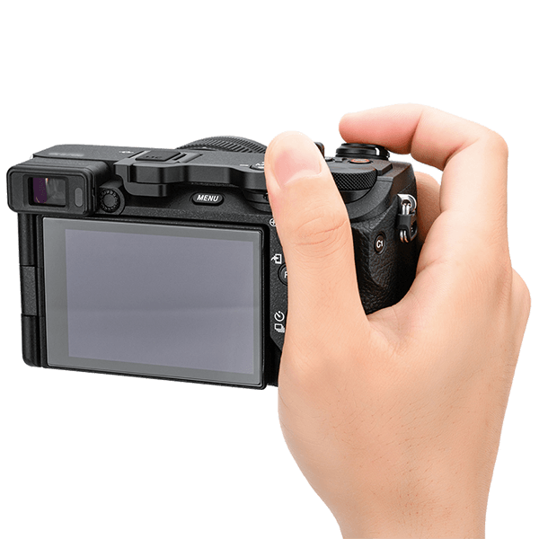 Daumenauflage passend zu der Sony A6700 in schwarz in Hand