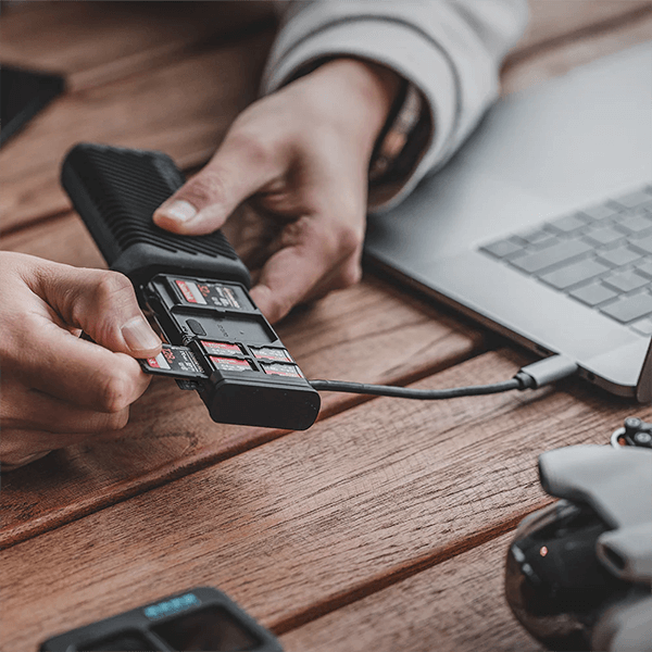 SD Kartenlesegeraet und Speicherkartenetui in einem mit USB-C detail