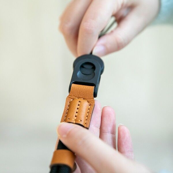 Haida Nylon Camera Wrist Strap in Black detail of Clasp