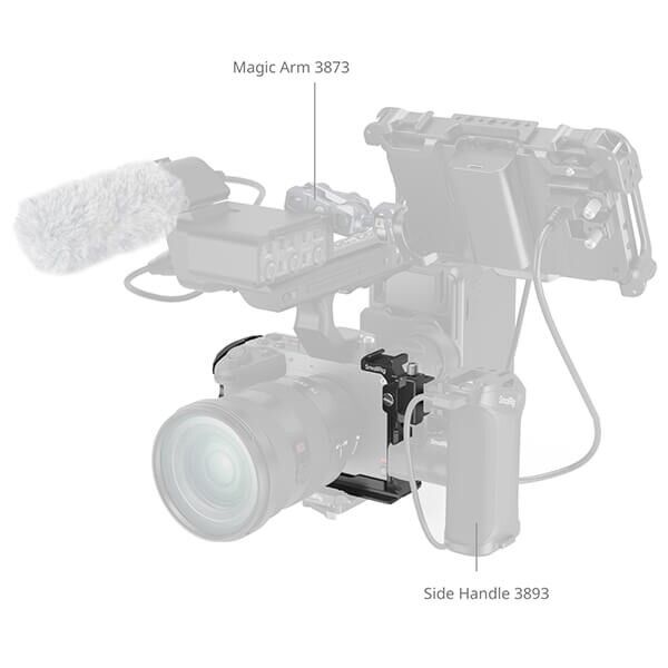 SmallRig Kamera Cage Vorderansicht auf Sony FX2 mit Handgriff und Monitor