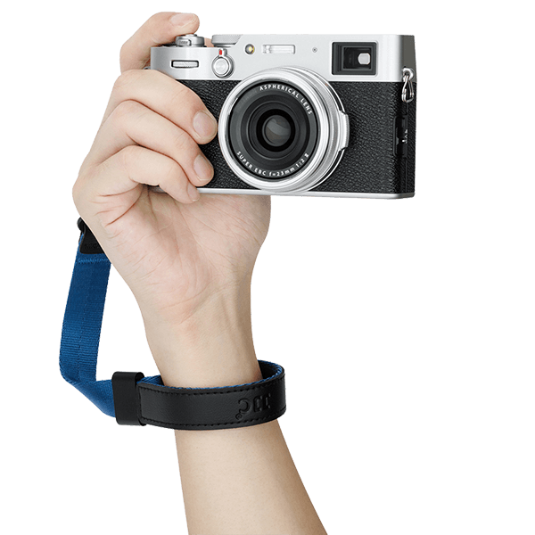 Kamera Handschlaufe in blau WS1-blue von JJC in Hand