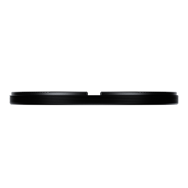 Detail shot of ultra-thin Leica Q3 UV filter side view