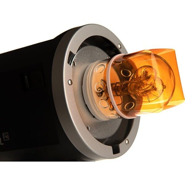 Farbkorrektur-Gel-Set zu Godox AD600 montiert