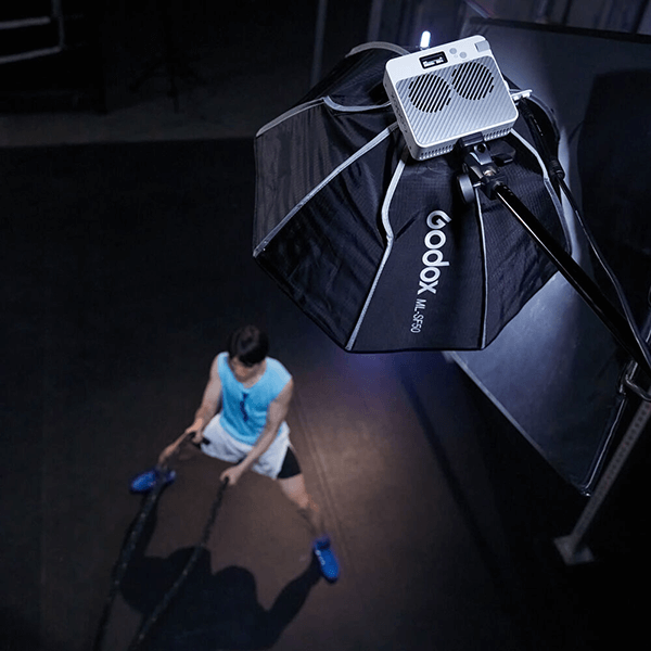 Godox ML100Bi LED Video Light Kompakt und Vielseitig an Galgenstativ