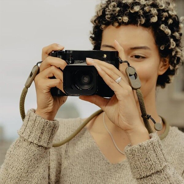 Peak Design Form Rope Seetang mounted on camera