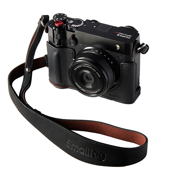 Fujifilm GFX100RF mit montiertem SmallRig Leather Case in Schwarz