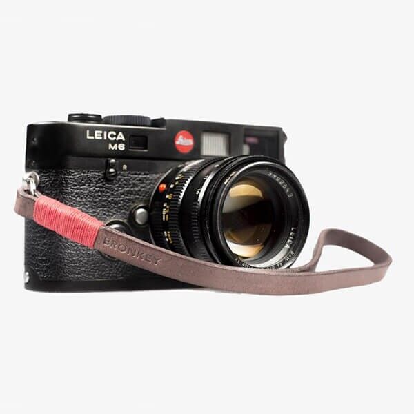 Camera wrist strap Bronkey Tokyo 202 brown front view