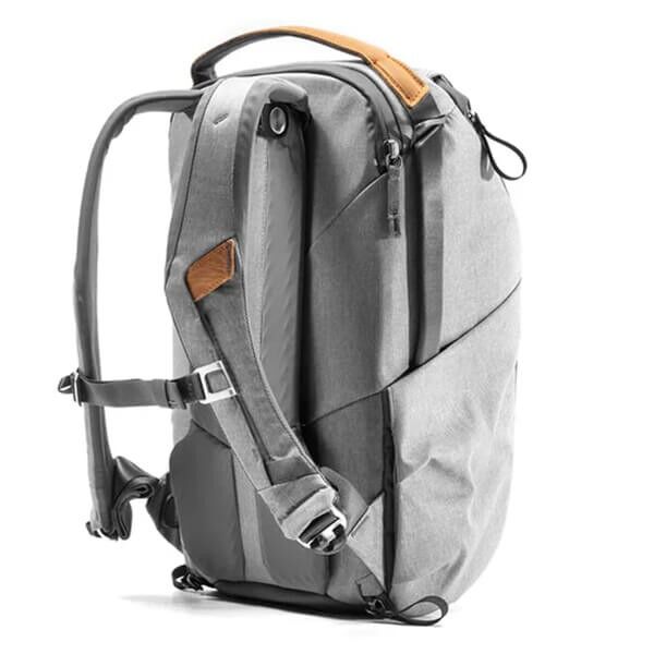Peak Design Everyday Backpack 20L v3 in Ash Tragesystem