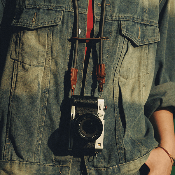 SmallRig handle mounted on the X-E5 camera