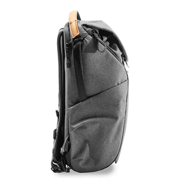 Seitlicher Zugriff beim Peak Design Everyday Backpack 30L v2