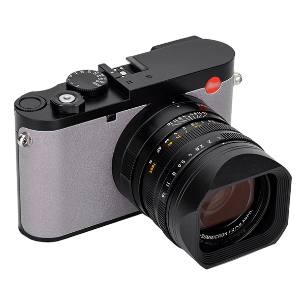 Leica Q3 Gegenlichtblende in Schwarz an Kamera front