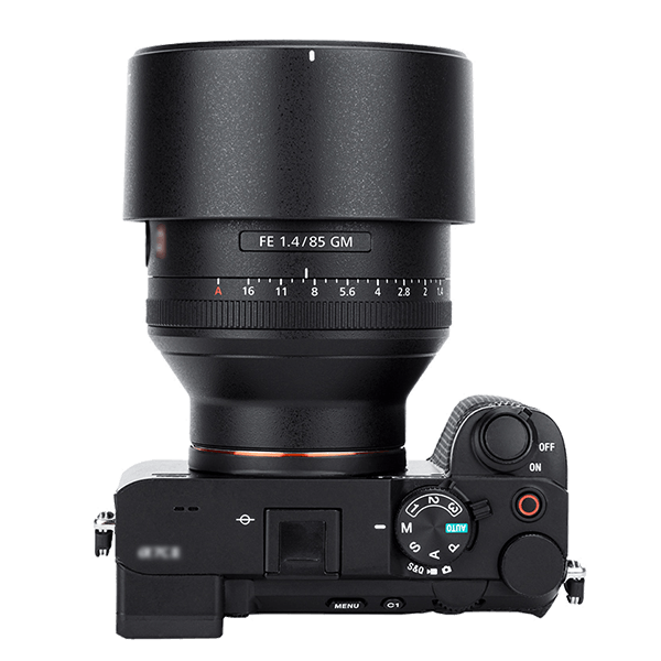 Gegenlichtblende wie Sony ALC-SH142 von JJC montiert