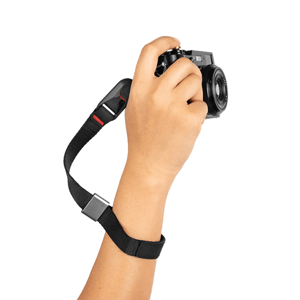 Peak Design Cuff schwarz CF-BL-3 in Anwendung