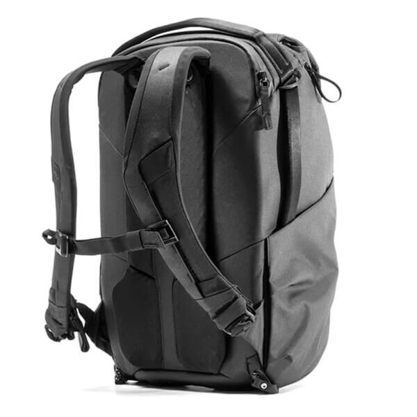 Peak Design Everyday Backpack 30L v3 in black carrying system