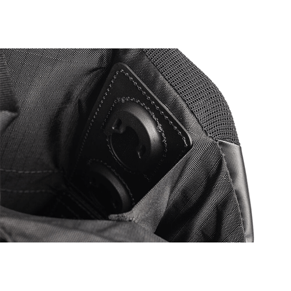 Outdoor 25L and 45L black Peak Design hip belt