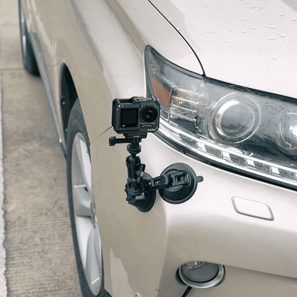 SmallRig Kaefig zu DJI Osmo Action 3 4119 am Auto