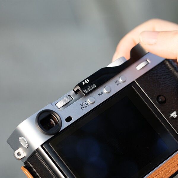 Haida Thumbs Grip mounted on a Fujifilm X-E5 in black