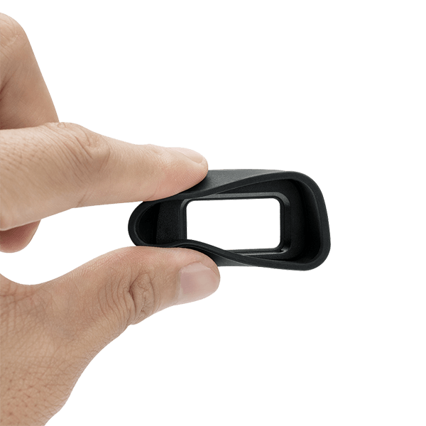 Augenmuschel KE-R10 zu Canon EOS R10 in Hand