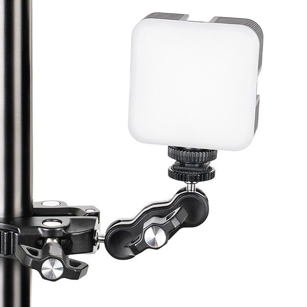 LED-Leuchte am JJC Clip montiert