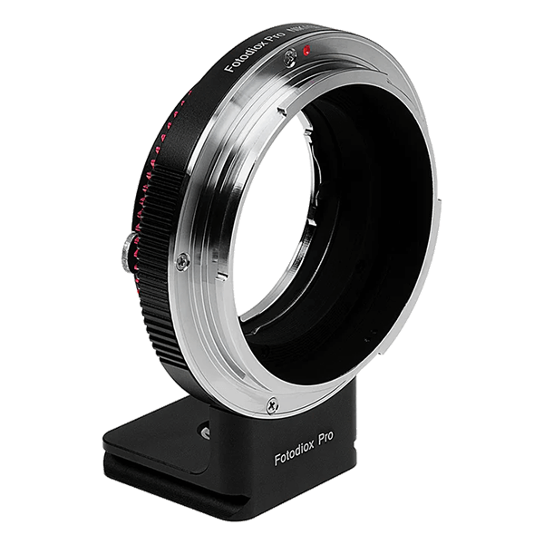 Objektivadapter Nikon G auf Fuji GFX G-Mount von Fotodiox stehend