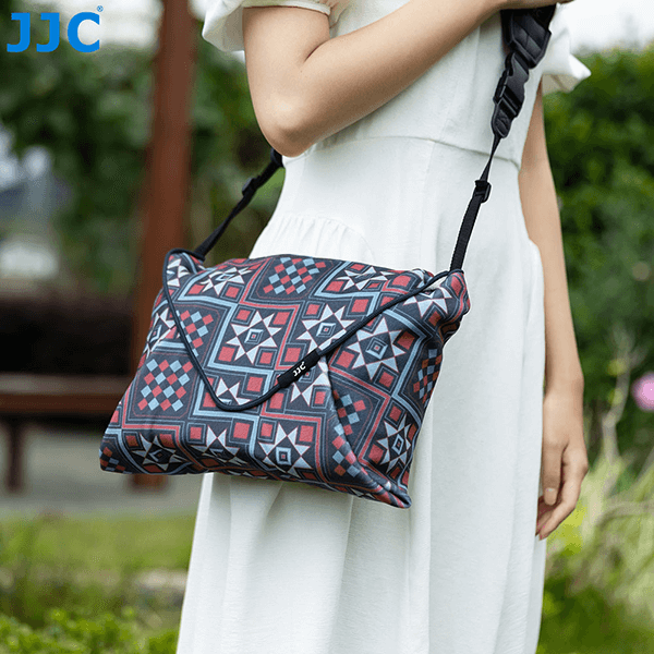 Einschlagtuch fuer Kamera kariertes Muster SA-MOL in Nutzung