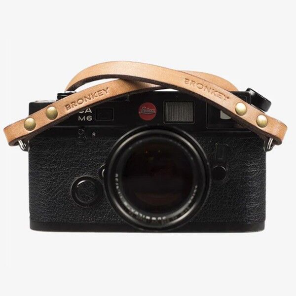 Berlin 103 Camera strap made of tanned leather Front view