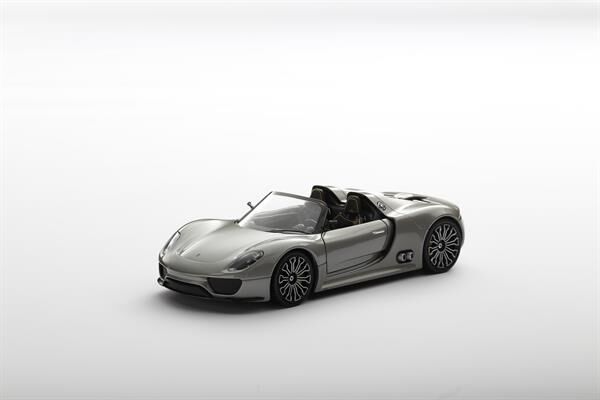 Welly Porsche 918 Spyder Silver 1:24