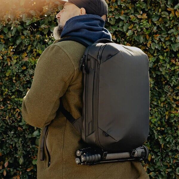 Peak Design Travel Backpack 20L in Black – with camera tripod Peak Design Travel Backpack 20L in Black – with camera tripod