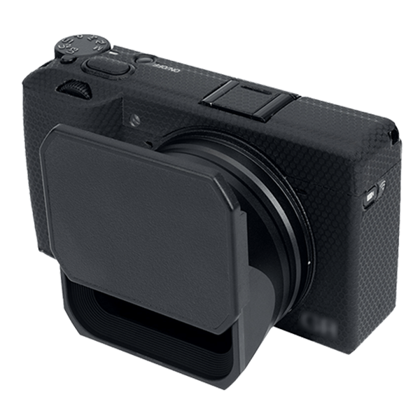 Gegenlichtblende zu Ricoh GR3X von JJC halb montiert