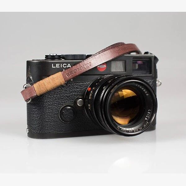 Close-up of Bronkey Tokyo 205 brown leather hand strap