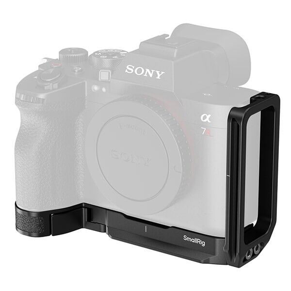 SmallRig L-bracket for Sony Alpha 7R VI attached to camera SmallRig L-bracket for Sony Alpha 7R VI attached to camera