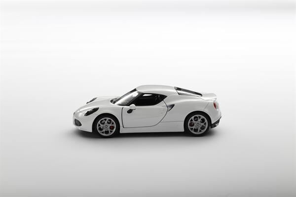 Welly Alfa 4C white 1:24