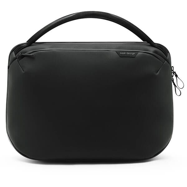 Peak Design Travel Weekender in Black, 25-liter travel bag rear view Peak Design Travel Weekender in Black, 25-liter travel bag rear view