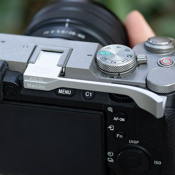 Haida Thumbs Grip in silver mounted on a Sony Alpha 7C II front view
