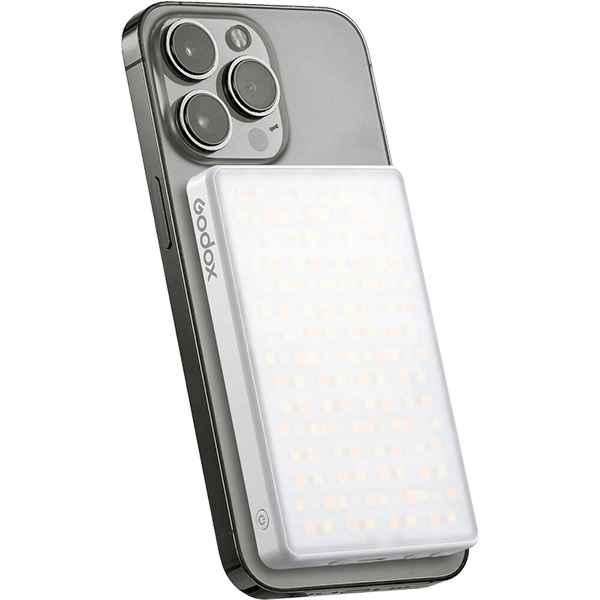 Godox MA5R RGB LED-Licht und Powerbank in weiss an Telefon