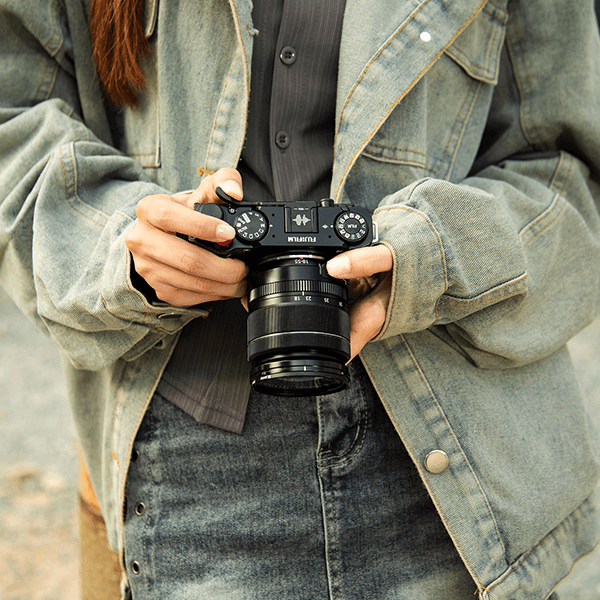 SmallRig Thumb Grip passend zu Fujifilm X-M5 in schwarz 4878 in Anwendung