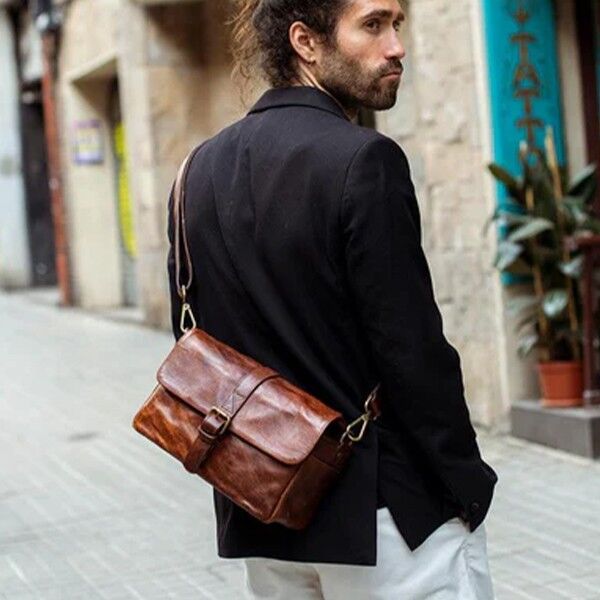 Trage Beispiel der Bronkey París Cognac Leder Kamera Tasche