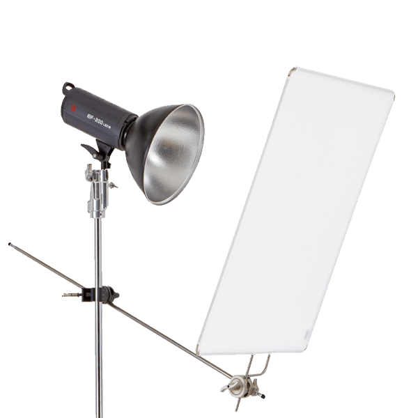 Fotograf nutzt die Jinbei JB11-038A Rohrklemme zur Befestigung von Studioausrüstung in Anwendung