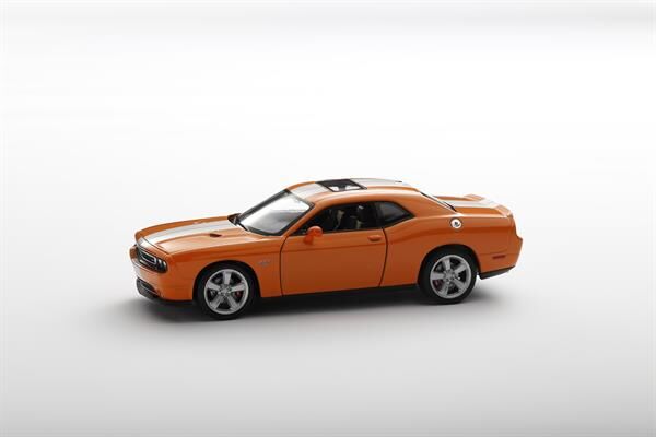 Welly Dodge Challenger SRT orange 1:24