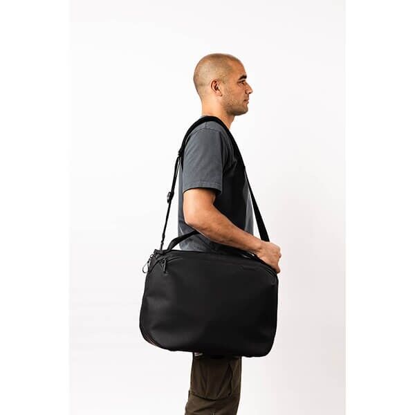 Peak Design Travel Weekender in Black, 25-liter travel bag carried by one person Peak Design Travel Weekender in Black, 25-liter travel bag carried by one person
