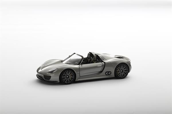 Welly Porsche 918 Spyder Silver 1:24