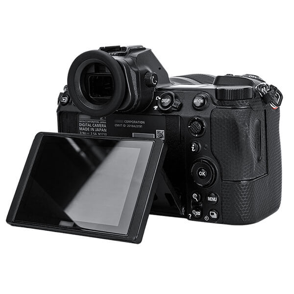 GGS Larmor Schutzglas auf dem Monitor der Nikon Z50II GGS Larmor Schutzglas auf dem Monitor der Nikon Z50II
