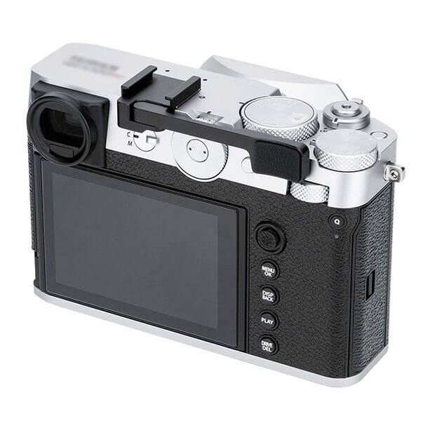 Fujifilm GFX100 mit montiertem Griff