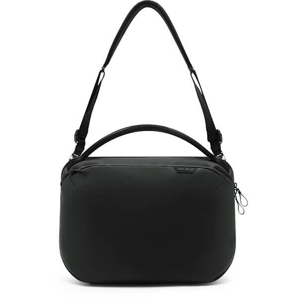 Peak Design Travel Weekender in Black, 25-liter travel bag with shoulder strap Peak Design Travel Weekender in Black, 25-liter travel bag with shoulder strap