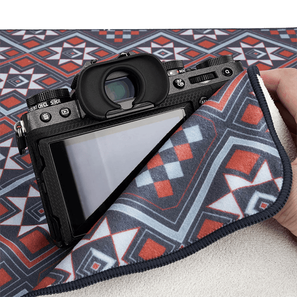 Einschlagtuch fuer Kamera kariertes Muster SA-MOL mit Kamera