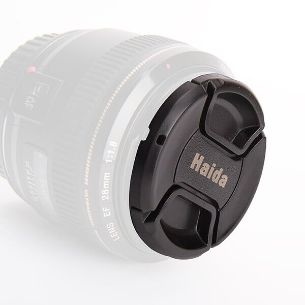 Haida lens cap 43mm inner grip mounted on lens