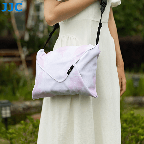 Einschlagtuch fuer Kamera Federn Muster SA-PFL von JJC in Nutzung