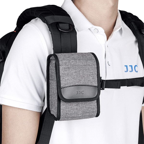 Kameratasche für kompakte Kamera an Rucksack