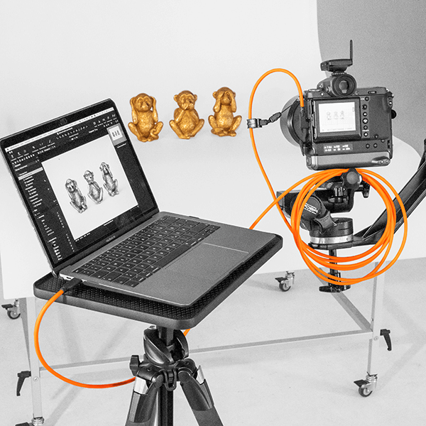 Tethered Kabel USB-C auf USB-C 4.6m in Orange im Einsatz